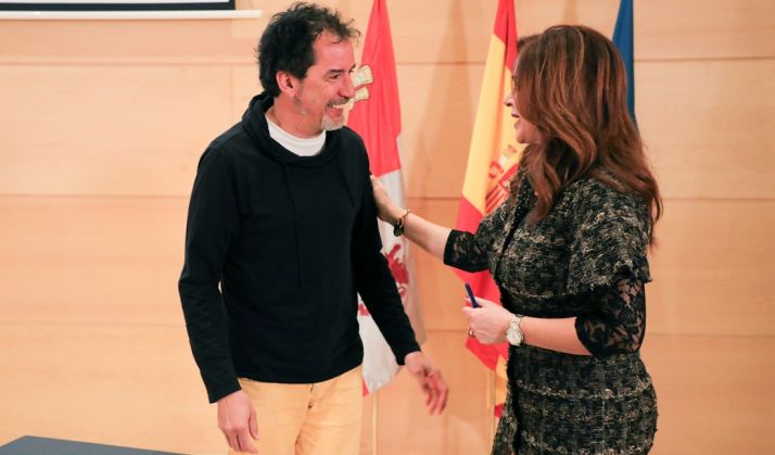 El artista soriano con la presidenta de la fundación. /FV