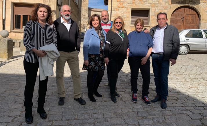 Rubio, en el centro de la imagen, con miembros de su equipo y dirigentes del PP provincial. 
