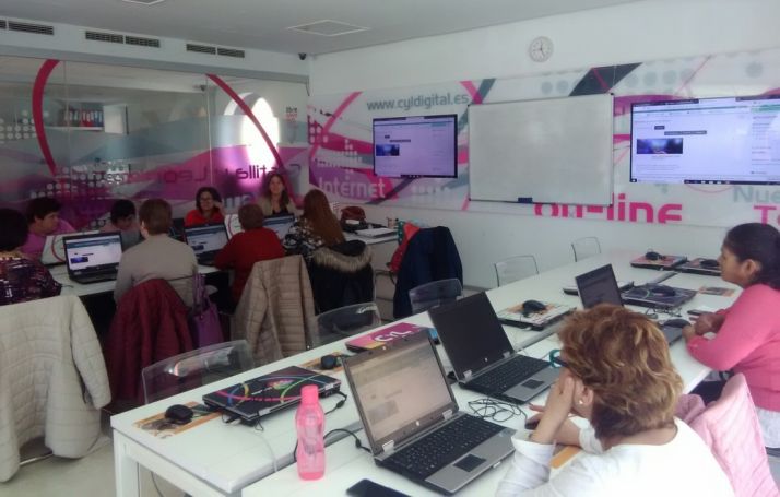 Asovica inicia formación en nuevas tecnologías para mujeres con discapacidad y cuidadoras