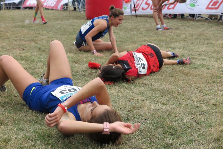 Marta Pérez, sobre el suelo de Valonsadero durante el XV Cross de Soria. Federación Atletismo de Castilla y León
