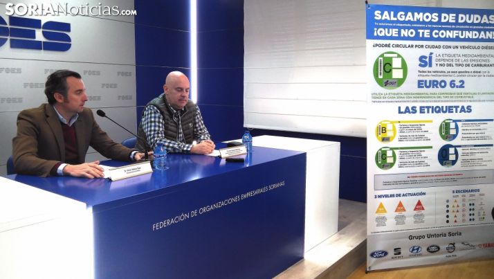 Víctor Mateo (izda.) y Julián Untoria este miércoles en FOES. /SN