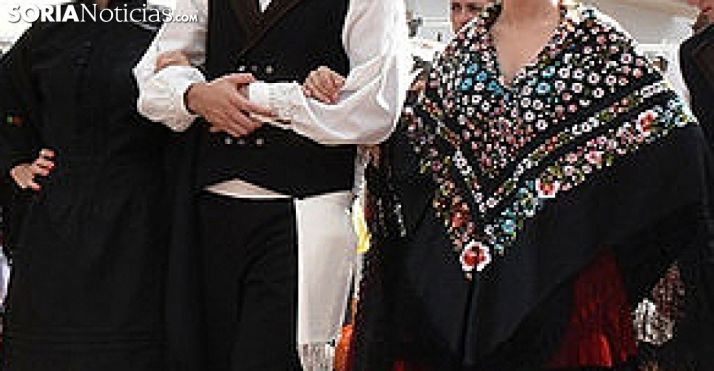 Vestimentas populares de la provincia. /SN