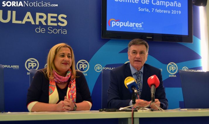 Vázquez y De Gregorio esta tarde en la sede de los populares sorianos. /SN