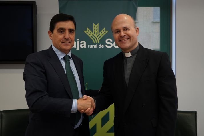 Convenio entre Cáritas y Caja Rural de Soria por Granito de tela