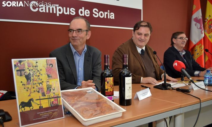 Ibáñez (izda.) Ruiz y Moreno este miércoles en la presentación del congreso. /SN