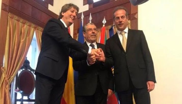 Carlos Martínez pide subir el sur al corazón de Europa en la Cumbre Hispano Lusa