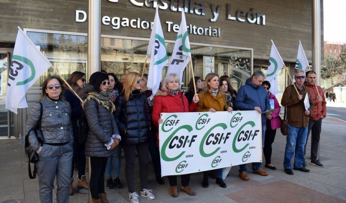 Miembros de la central sindical esta mañana. /CSIF