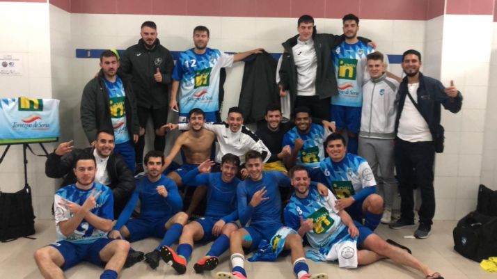 El Calasanz celebra su triunfo en los vestuarios del San Andrés. CD Calasanz