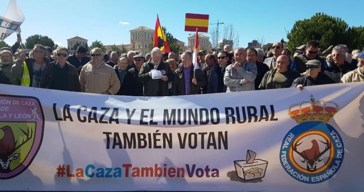Una imagen de la manifestación frente a la sede parlamentaria regional.