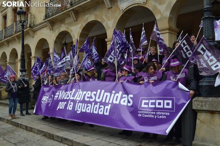 UGT y CCOO se concentran por la igualdad efectiva