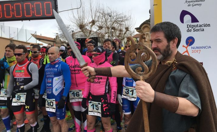 Corredores en la salida de la prueba en una edición anterior. 