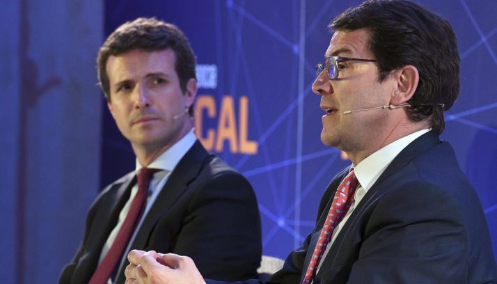 Alfonso Fernández Mañueco (dcha.) y Pablo Casado este viernes.