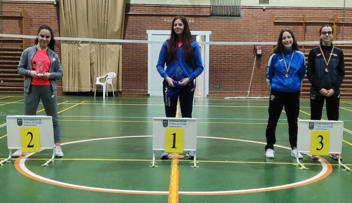 Quintanilla, (dcha.) en el podio del torneo. /CBV