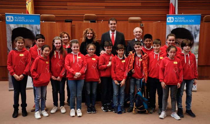 Los escolares sorianos en la sede parlamentaria. /CCyL