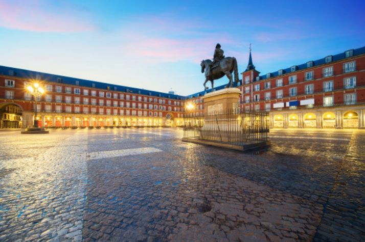 Estatua de Felipe III en la plaza Mayor de Madrid. Imagen de archivo 