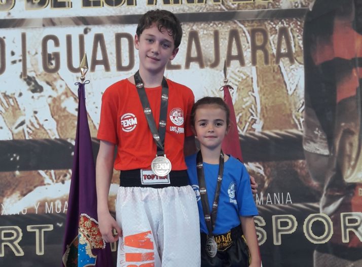 Adriana Verde y Christian Almería con sus medallas.