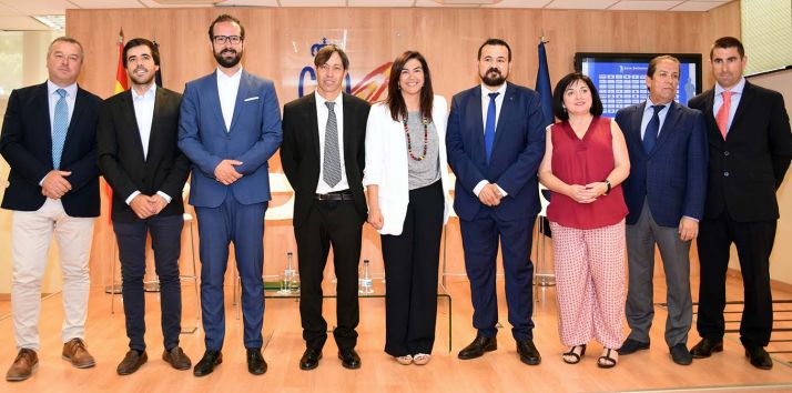 Imagen de familia de la presentación del circuito en la sede del CSD. Hernández, segundo por la izquierda. /PGA