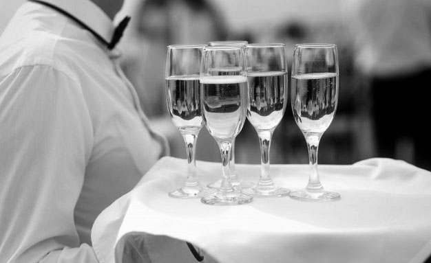 El sector servicios impulsa el empleo este abril. 