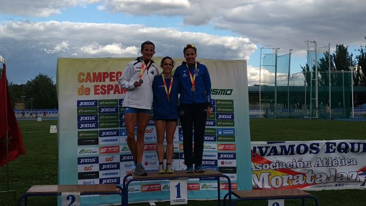 Elisa Hernández, en lo más alto del podio. 