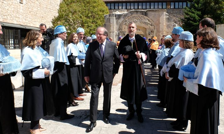 Herrera (izda.) este viernes en el aniversario de la UBU. /Jta.