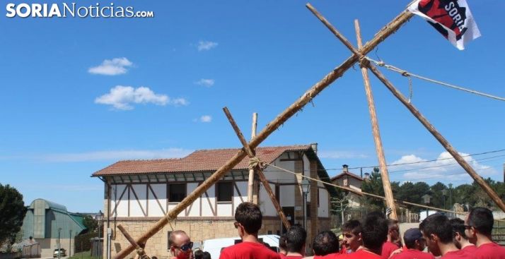 Pingada del Mayo en Navaleno.