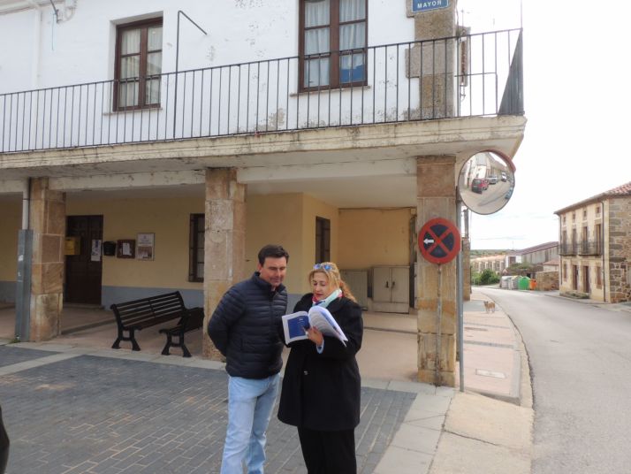 Carlos Castro y Yolanda de Gregorio en Las Casas. PP de Soria