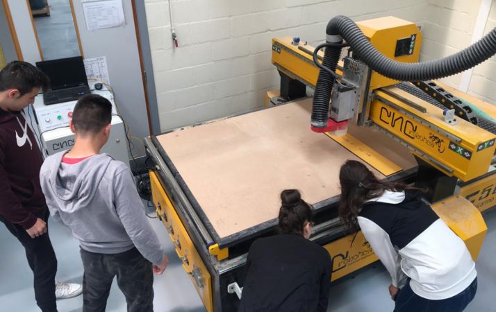 Alumnos del centro en una clase práctica. 