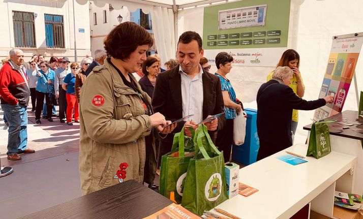 Ana Alegre y Fernando Baena este jueves en la carpa instalada en El Espolón. /Ayto.