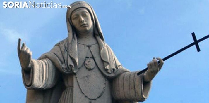 Una imagen de la escultura de Sor María a la entrada de su monasterio. /SN