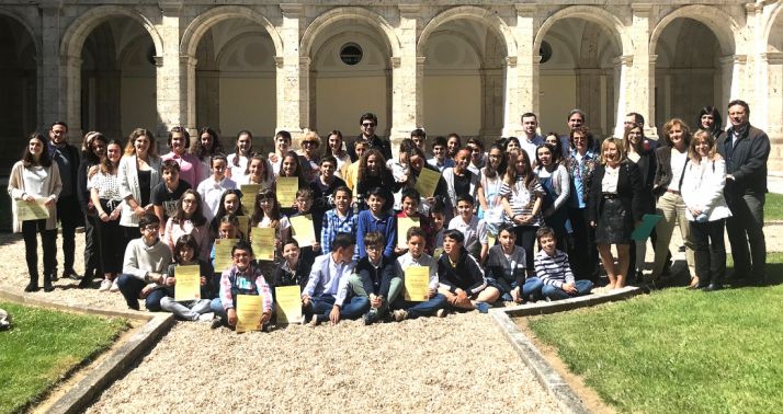 Imagen de la entrega de diplomas. 