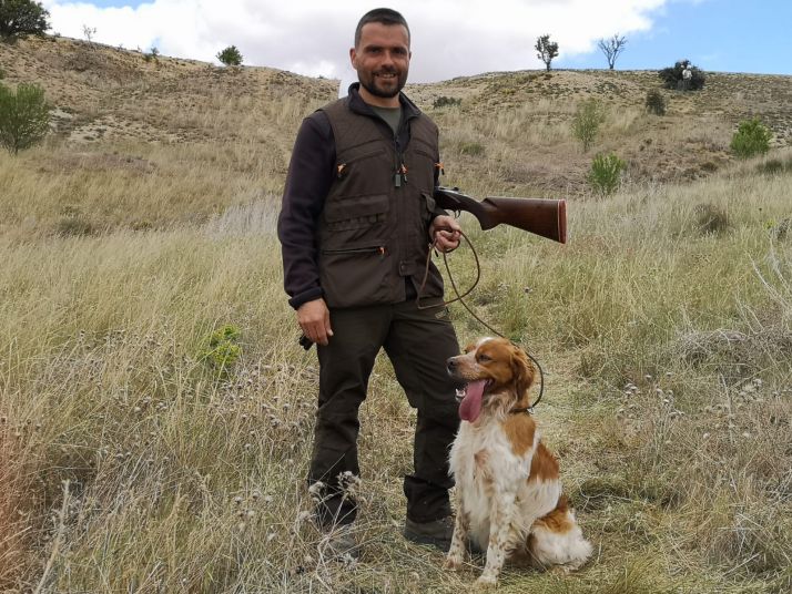 El soriano Carlos Izquierdo y su perro Pol estarán en el Campeonato de España de Caza