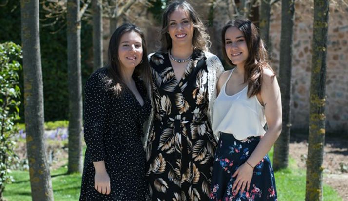 Reina y damas de honor de Los Milagros 2019. 