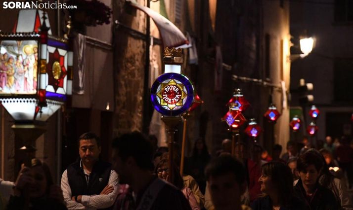 Una de las imágenes del Rosario de Cristal entrada la noche de este viernes. /Nacho Grijalbo