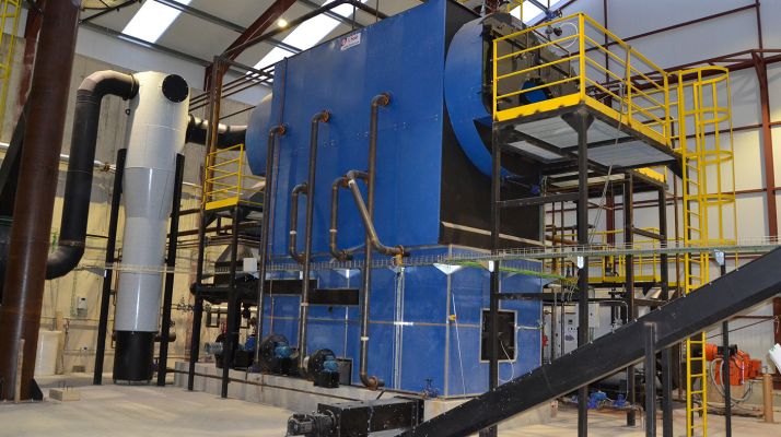 Caldera de biomasa en la factoría que la cooperativa tiene en el polígono de Valcorba. 