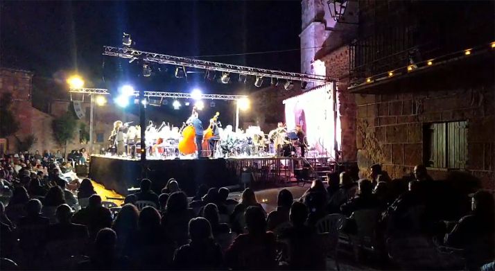 Imagen del concierto en la noche de este sábado.