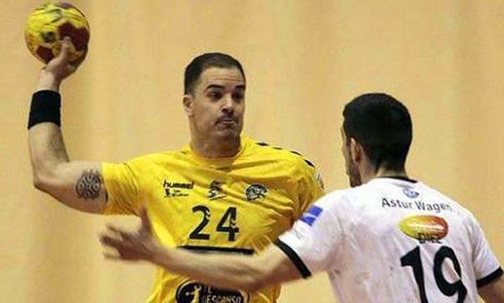 El cántabro, en un encuentro con el BM Soria. 