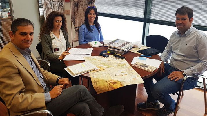 Responsables del Consorcio Camino del Cid y de TravelBike en una de las reuniones preparatorias del rally mototurístico. 