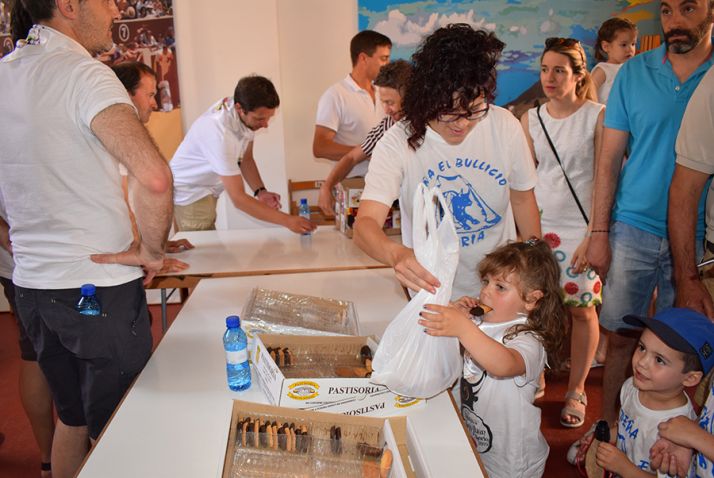 Recogida de la tajada cruda en las cuadrillas de El Salvador y San Juan. /SN.