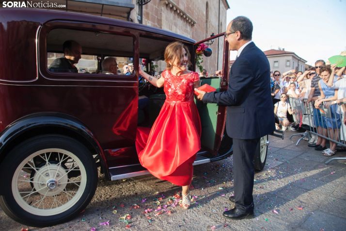 GALERÍA: Elegancia y muchas sonrisas en el desfile de los Jurados antes del Pregón 2019