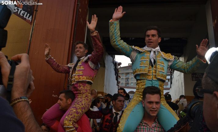 Victorinos, puerta grande y calor en San Benito