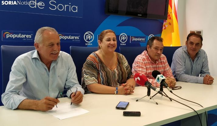 José Antonio de Miguel (izda.), Yolanda de Gregorio, Saturnino de Gregorio y Benito Serrano esta noche en rueda de prensa. /SN