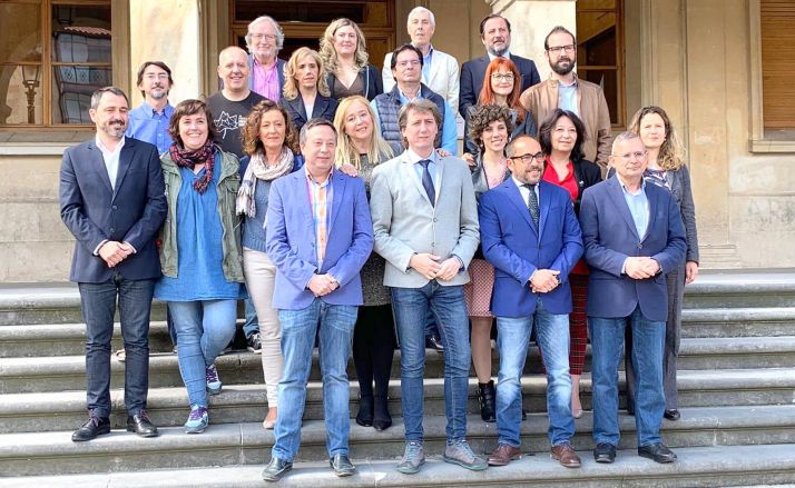 Los miembros de la corporación saliente tras el pleno extraordinario de este miércoles. 