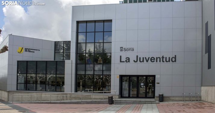 Entrada principal al polideportivo de La Juventud. /SN