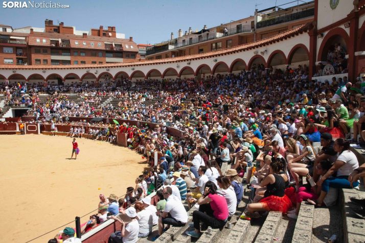 Monumental galería de imágenes: El Viernes de Toros sube la temperatura de Soria