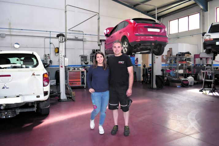 Miguel Ángel Jiménez y Ana González, de MRT Talleres. 