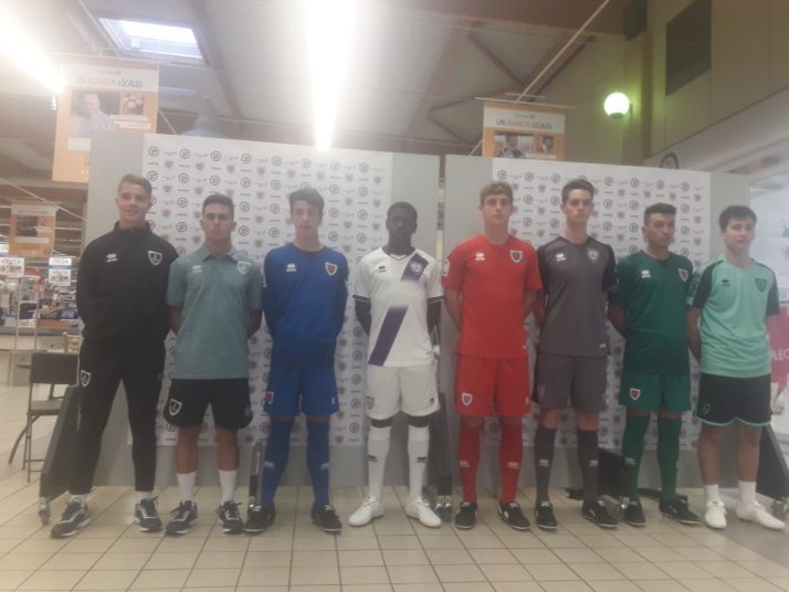 El Numancia y Errea presentan un diseño limpio para la nueva equipación 2019-20