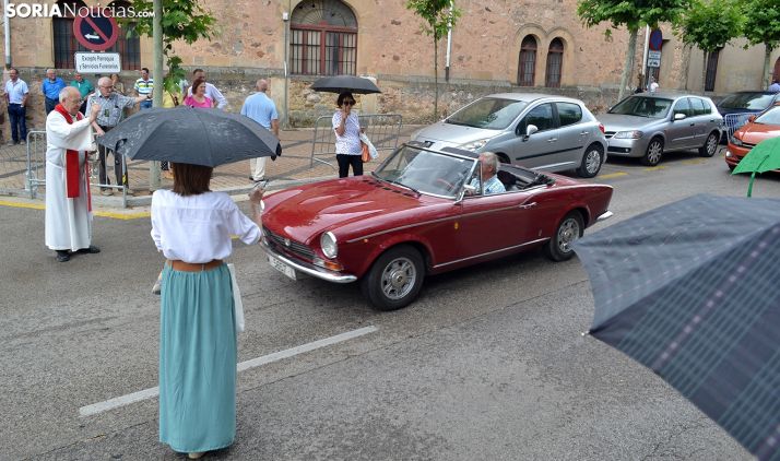 Una imagen de la bendición de vehículos este domingo en la capital. /SN