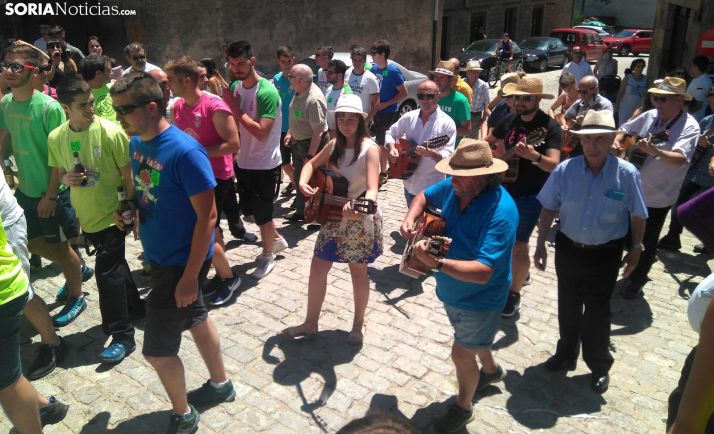 Emotiva ronda de Santa Marina en recuerdo de Ildefonso de Diego en Duruelo