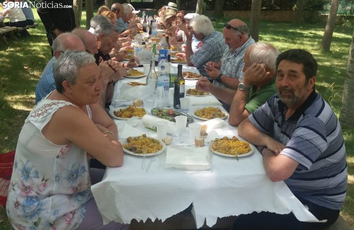 Los jubilados olvegueños celebran su encuentro estival en el Molino de Almagre