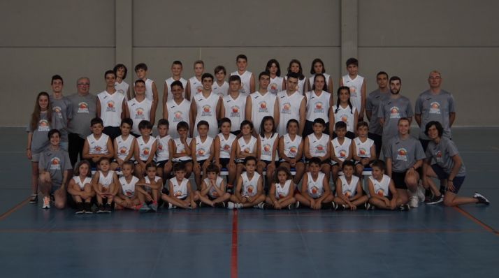 44 jóvenes participan en el campus de baloncesto Nacho Azofra